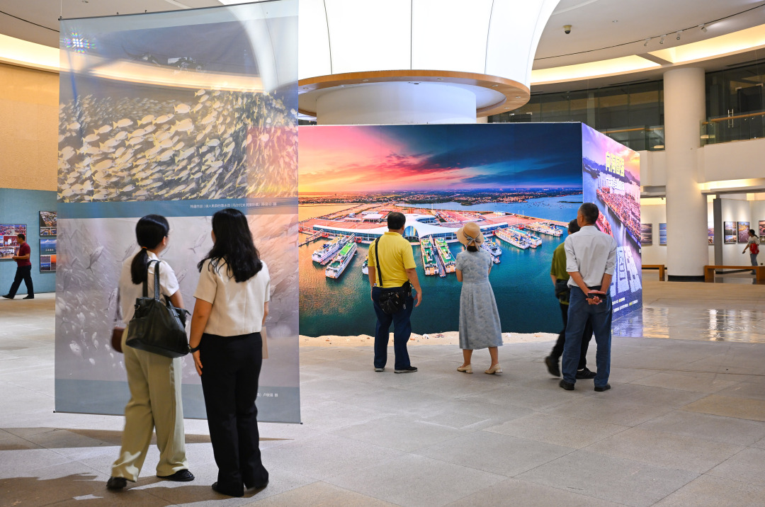 广东海洋主题摄影展在阳江市美术馆盛大开幕，向海图强摄影展启幕